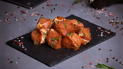 Шашлик зі свинячого ошийка в пряному маринаді - М'ясторія