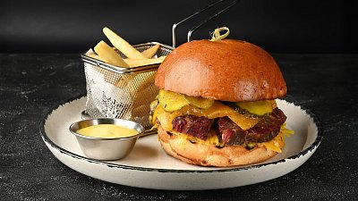 Бургер с говяжьим пастрами - Мястория