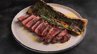 Стейк Стриплойн с костным мозгом гриль (300/50 г) - Мястория