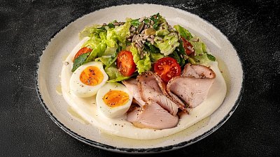 Салат с индюшачьим пастрами (320 г) - Мястория