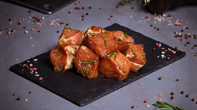 Шашлык из свиного ошейка в пряном маринаде - Мястория