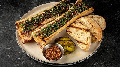 Костный мозг с гренками и горчичным огурцом (100/60 г) - Мястория