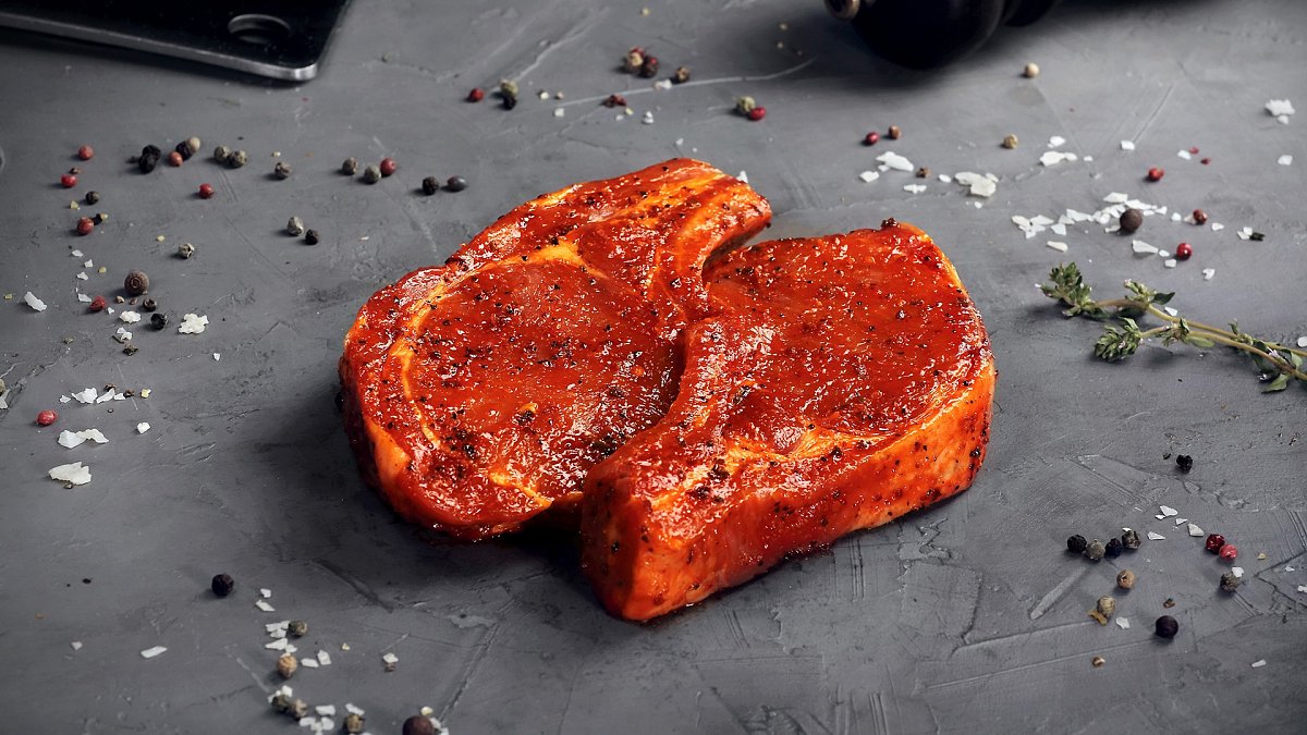 Стейк из битка в маринаде барбекю - Мястория