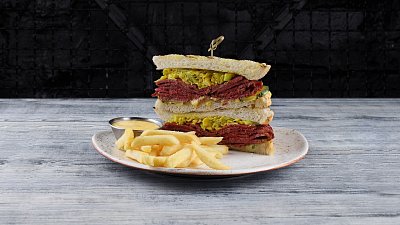 Рубен сэндвич с брискетом - Мястория