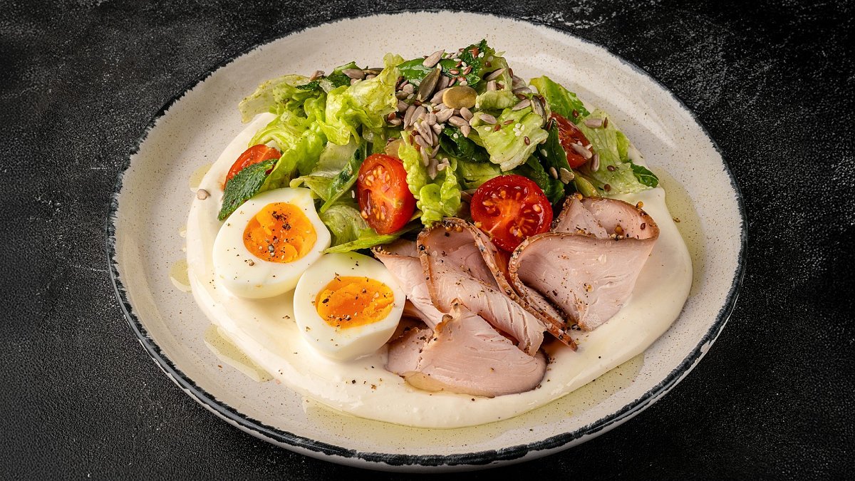 Салат с индюшачьим пастрами (310 г) - Мястория