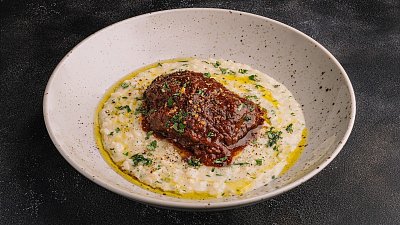 Томленые говяжьи щеки с ризотто (390 г) - Мястория
