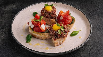 Брускети з тартаром та печеним перцем (220 г) - М'ясторія