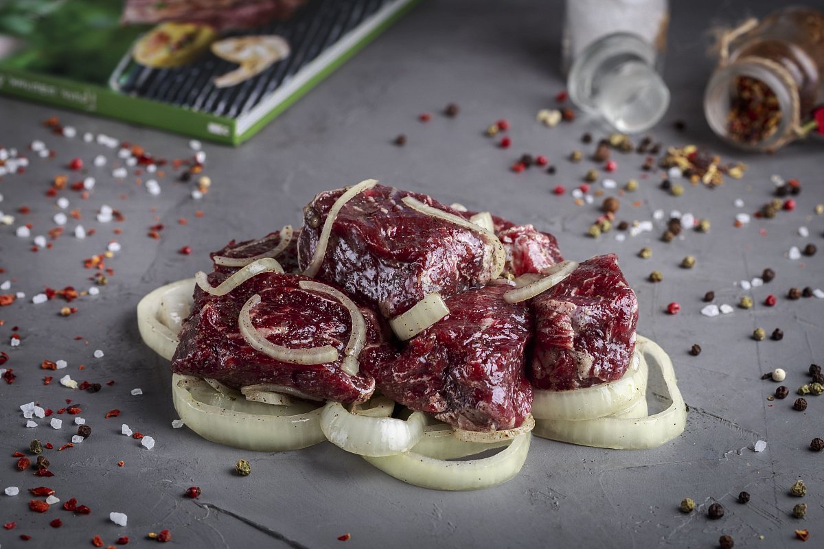 Шашлык из говяжьей вырезки в классическом маринаде - Мястория