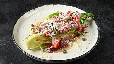 Салат с говяжьим пастрами и Роменом гриль - Мястория