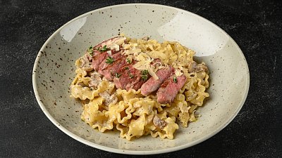 Паста со стейком и грибным соусом (420 г) - Мястория