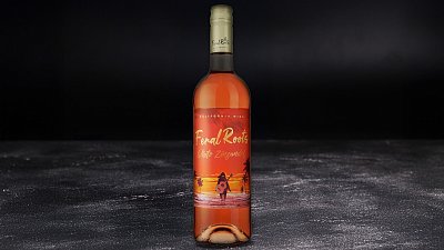 Вино розовое полусухое White Zinfandel Feral Roots 0,75 л - Мястория