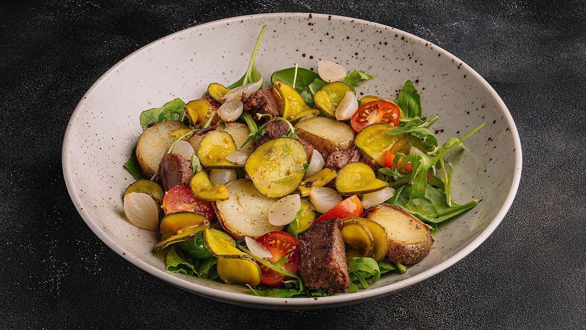 Салат с говяжьим языком и теплым картофелем (280 г) - Мястория