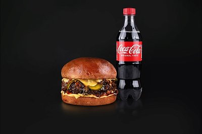 Комбо Бургер з томленою яловичиною та Сoca-Cola 0,5л - Мястория